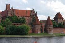 MALBORK (Powiat Malborski), 19.06.2007, Blick �ber die Nogat auf die Marienburg