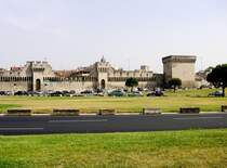 AVIGNON (D�partement Vaucluse), 16.06.2006, Blick auf die Stadtmauer