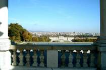 Schlo� Sch�nbrunn von der Gloriette aus fotografiert mit Wien im Hintergrund.  19.10.08