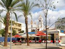 PORTIM�O (Concelho de Portim�o), 18.10.2005, Blick von der Pra�a da Rep�blica zur Kirche Nossa Senhora da Concei��o