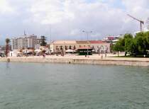 PORTIM�O (Concelho de Portim�o), 18.10.2005, Blick vom Cais Gil Eanes auf den Uferweg Ribeirinha