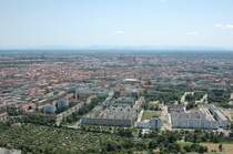 Blick vom Olympiaturm auf M�nchen mit ein bisschen Alpenpanorama. (06/2007)