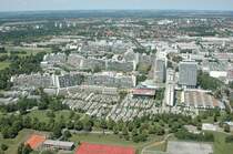 Im Olympischen Dorf leben knapp 10000 Einwohner. Die Bungalows werden derzeit komplett abgerissen und wieder neu aufgebaut. 18 m� gibts dann f�r 400� warm und die Wartelisten sind (jetzt schon) lang.