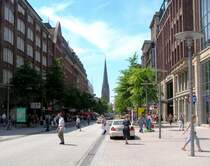 HAMBURG, 19.06.2005, Blick von der M�nckebergstra�e auf die Petrikirche