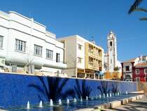PORTIM�O (Concelho de Portim�o), 02.02.2005, Blick von der Pra�a da Rep�blica auf den Turm der Igreja de Nossa Senhora da Concei��o