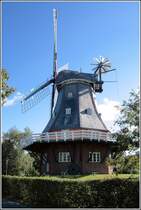 Die M�hle  Venti Amica  (Freundin des Windes) in Wyk auf F�hr ist ein 1879 erbauter Galerieholl�nder. 31.08.2006