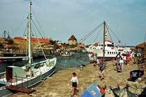 Ein Blick von Christians� auf Frederiks� (Aug. 1997). Wie man sieht, ist die Passage zwischen beiden Inseln nicht so breit, dass sie nicht mit einem Steg �berbr�ckt werden k�nnte. 