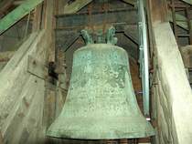 Laucha an der Unstrut - Eine der gro�en Glocken der Kirche St. Marien - Aufnahme vom 11.08.2004 