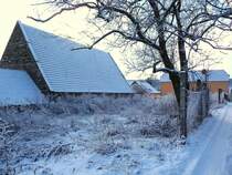 Laucha an der Unstrut - Blick zum Schwarzen Berg - vorn Scheunen vom Grundst�ck Siedegarten 15 - ehemals Scheibe - Foto vom 12.02.2009 
