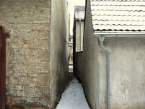 Laucha an der Unstrut - die  Schlippe  zwischen  Rathels  und  Schlegels  von der Stadtmauer zur Oberen Hauptstra�e - Foto vom 12.02.2009 
