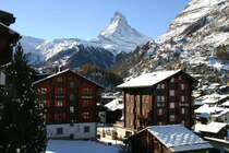 Blick �ber die Hotels Ambiance und Touring zum Matterhorn.