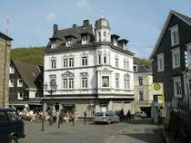 Ein sch�nes Eckhaus an einem Platz in Langenberg (Velbert).