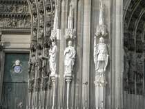 Eine Figurengruppe am K�lner Dom.