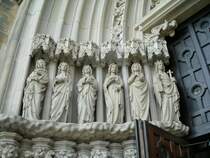 Figuren an einem Kirchenportal in Osnabr�ck.
