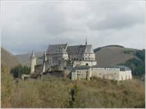Hoch �ber der Stadt Vianden thront die Burg, welche schon im Nibelungenlied genannt ist. Sie ist der ehemalige Sitz der Grafschaft Vianden und die selige Yolanda ist auf dem Schloss geboren. 29.03.09 (Jeanny)