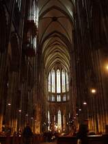 K�ln, Hohe Domkirche. Mittelschiff Richtung Osten. 23. Nov. 2006, 15:38