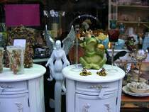 Blick durch ein Schaufenster in der Bochumer Innenstadt am 30. M�rz 2008.