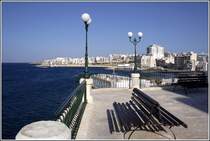 Die Uferpromenade in St. Paul's Bay zieht sich etliche Kilometer die K�ste entlang. 24.03.2009