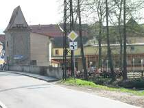 Laucha an der Unstrut - Blick von der Schleuse Richtung  Schifferklause  mit Biergarten - 12.04.2009 
