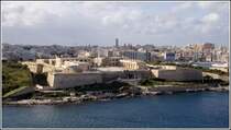 Im Marsamxett Harbour von Valletta liegt das zu Gzira geh�rende Manoel Island mit dem Manoel Fort. Von den Mauern Vallettas hat man einen guten Blick darauf. 21.03.2009