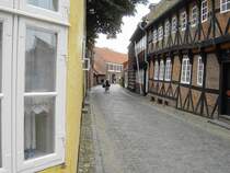 Typisch d�nische Gasse in Ribe. Schmal, Pflastersteine und eine eher schief wirkende Bauweise der H�user. Ribe ist die �lteste Stadt in D�nemark