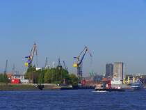 Von den Landungsbr�cken aus hat man einen herlichen Blick auf einen Teil des Gro�- und Handelshafen's Hamburg.