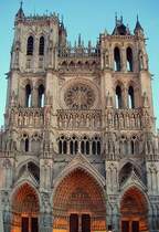 Amiens, Kathedrale Notre Dame, Westfassade. Bau der Kathedrale im Wesentlichen von 1220-69/1288, hochgotisch. Gr�sste Kirche Frankreichs und u.a. Vorbild des K�lner Doms. Aufnahme vom 14. Jan. 2006 17:25
