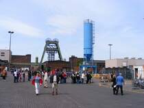 Ein F�rderger�st und weitere Anlagen der Zeche Auguste Victoria 3/7 in Marl beim Tag der offenen T�r am 9. Mai 2009. 
