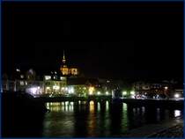 N�chtlicher Blick auf die Basilika St Nikolai. (vom Hafen aus)