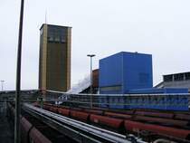 Ein F�rderturm und der Verladebahnhof des Bergwerks Auguste Victoria 3/7 in Marl beim Tag der offenen T�r am 9. Mai 2009. 
