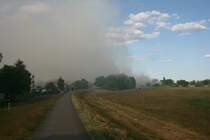 Rauchschwaden eines brennenden Teilst�ckes der Neissewiese am 14.05.09