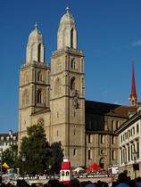 Z�rich. Grossm�nster (Romanik �ber Gotik bis Barock), Aufnahme von S�dwesten w�hrend des  Z�rif�schts , 07. Juli 2007, 19:20