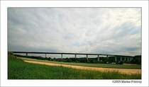 Ruhrtalbr�cke oder Mintarder Br�cke - Autobahnbr�cke A52 M�lheim an der Ruhr (Mintard). Mit meinem neuen Objektiv bekomme ich sie endlich ganz aufs Bild, auch wenn sie dadurch winzig wirkt... Sie ist mit 1800 Metern die l�ngste Stahl Stra�enbaubr�cke Deutschlands.