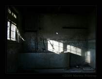 Sch�ner Wohnen in Duisburg - Badezimmer einer maroden Villa in Bliersheim.