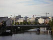 Blick von der Alten Br�cke auf die Wilhelm-Heinrich-Br�cke, und ein Teil des Stadtbildes von Saarbr�cken.