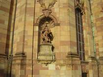 Diese Skulpturen sieht man an der Ludwigskirche in Saarbr�cken.