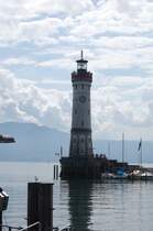 Dieser sch�ne Leuchtturm ragt in Lindau aus dem Bodensee. Aufgenommen am 12.8.2009.