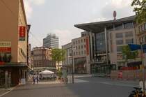 Sonntagnachmittag ist in der Bochumer Fussg�ngerzone nicht ganz so viel los. Da wird dann in Ruhe ein leckeres Eis oder ein k�hles Bierchen genossen.