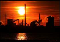 Sonnenuntergang �ber dem H�ttenwerk Krupp-Mannesmann, Duisburg