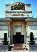 Haus der  Secession  (Juni 1989). Der Bau wurde 1898 nach Pl�nen von Joseph Maria Olbrich errichtet und gilt als erstes Beispiel f�r den  Secessionsstil  (Wiener Jugendstil). Das Motiv ziert �brigens die �sterreichischen 50-Cent-M�nzen.