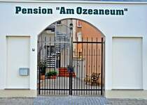 Bild 15695 mit Hausadresse,
mit allem wie original,
Toreinfahrt am Stralsunder Hafen