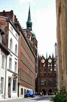 Blick auf die Nikolaikirche und das Rathaus Stralsund
aus der Knieperstra�e, 11.07.09
