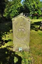 Friedhof  Spiekeroog an der Alten Inselkirche. Hier befindet sich ein Grabstein zum Gedenken an einen Lebensretter, wer kennt seine Geschichte?