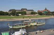 Blick von der Br�hlschen Terrasse auf das Finanz- und Kultusministerium und die Staatskanzlei.  Dazwischen  auf der Elbe der Raddampfer  Stadt Wehlen  - Dresden 31.08.2009