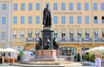 Denkmal von Friedrich August II - K�nig von Sachsen - am Neumarkt in Dresden - 01.09.2009