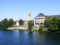 Der Blick von der Schlo�br�cke �ber die Ruhr zum Rathausturm
