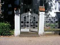 Das Eingangstor eines Grundst�cks im Dichterviertel