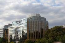 BERLIN, 26.09.2009, B�rogeb�ude an der Kaiserin-Augusta-Allee, von der Spree aus gesehen