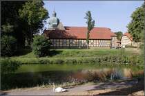 Die Schlossinsel in F�rstenau. Das Fachwerkgeb�ude ist eines der beiden Torh�user. 01.09.2009