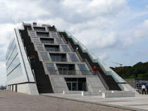 B�rohaus  Dockland  im ehemaligen Fischereihafen; Freitreppe auf der Ostseite des Geb�udes; Hamburg, 15.09.2009
